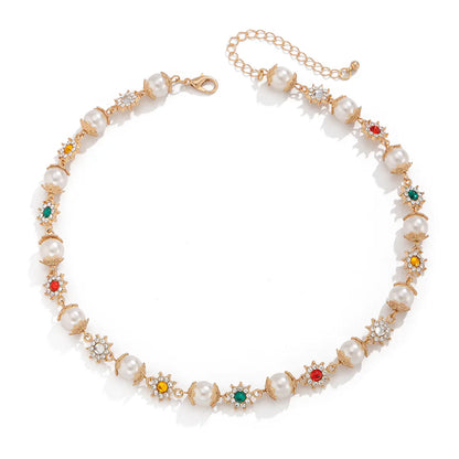 Colored Diamond-embedded Small Flower Pearl Necklace