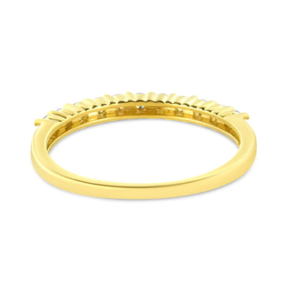 Anillo de Estilo de Banda Estriada de Oro Amarillo de 10K y Diamantes de 1/4 Cttw Certificado por IGI (Color I-J, Claridad I2-I3)