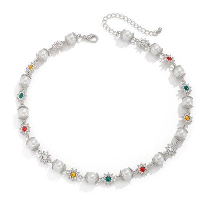 Colored Diamond-embedded Small Flower Pearl Necklace