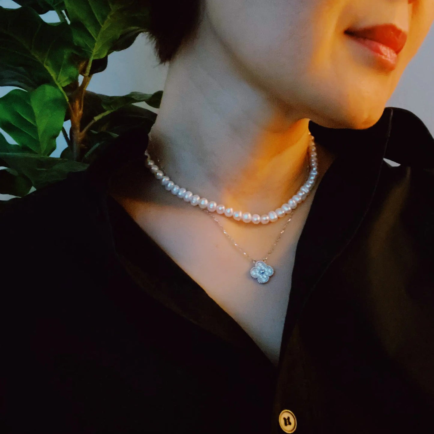 Clover Clasp Genuine Pearl Necklace