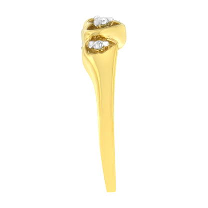 Anel de Diamante Triplo Coração em Ouro Amarelo 10KT com 1/20 cttw (K-L, I1-I2)