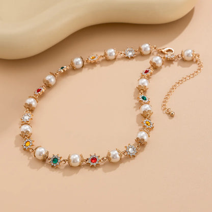 Colored Diamond-embedded Small Flower Pearl Necklace