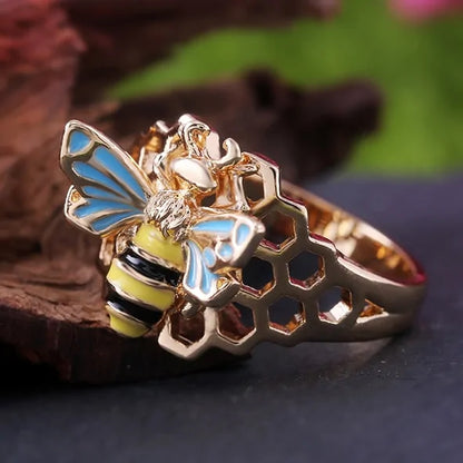 Mega Honeycomb Bee Ring