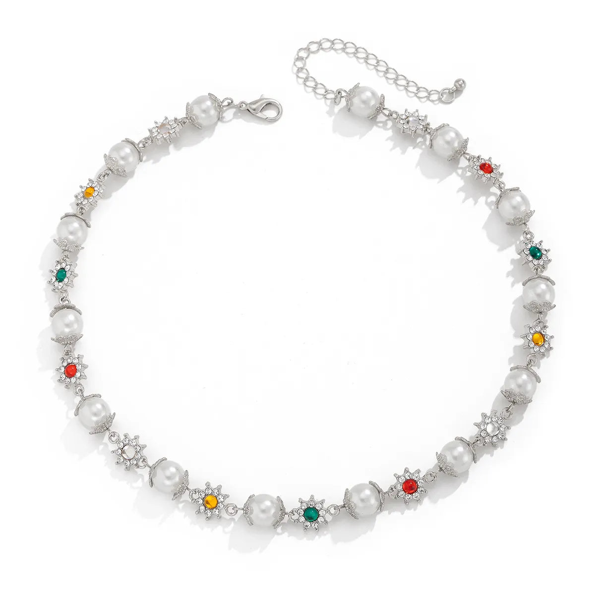 Colored Diamond-embedded Small Flower Pearl Necklace