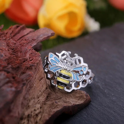 Mega Honeycomb Bee Ring