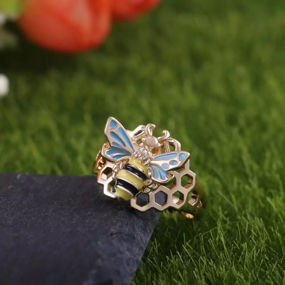 Mega Honeycomb Bee Ring